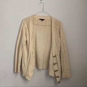 Buttoned Cardigan / Sweater MANGO
